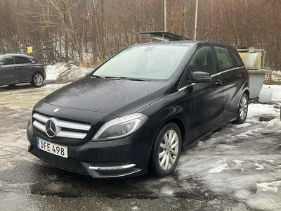 Begagnad Mercedes B180 109 HK (80 kW) 2014 Svart Minibuss