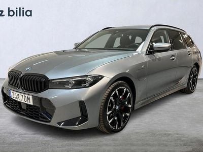 Skyscraper grey metallic Begagnad 2025 BMW 330 Comfort Edition Kombi | 568 900 kr