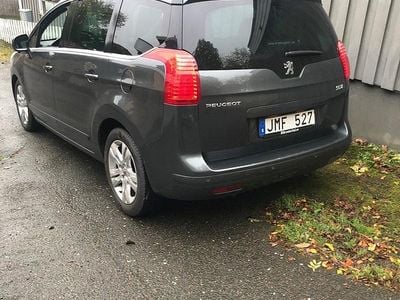 Mörkgråmet Begagnad 2012 Peugeot 5008 Minibuss | 34 500 kr