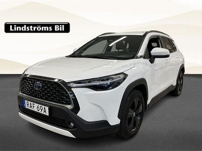 Vit Begagnad 2022 Toyota Corolla Cross Style SUV | 349 900 kr (Marknadspris)