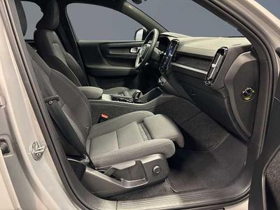 Silver Begagnad 2023 Volvo XC40 Core SUV | 399 000 kr (Marknadspris)
