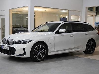 Vit Begagnad 2024 BMW 330e M Sport Kombi | 459 800 kr (Bra pris)