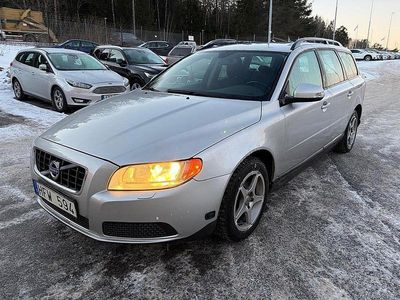 Ljusgrå Begagnad 2010 Volvo V70 Kinetic Kombi | 29 900 kr