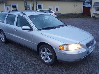 Grå Begagnad 2004 Volvo V70 Kinetic Kombi | 54 900 kr (Dyr)
