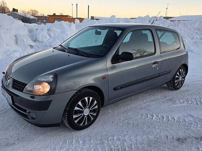 Begagnad 2002 Renault Clio II Halvkombi | 19 900 kr