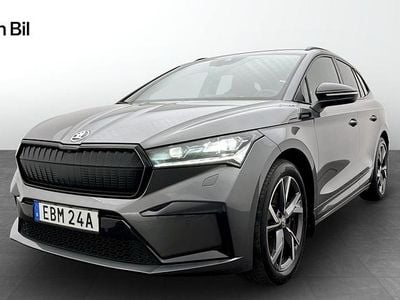 Grå Begagnad 2023 Skoda Enyaq iV SportLine SUV | 414 500 kr (Marknadspris)