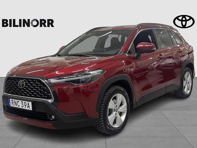 Röd Begagnad 2024 Toyota Corolla Cross SUV | 389 400 kr (Marknadspris)
