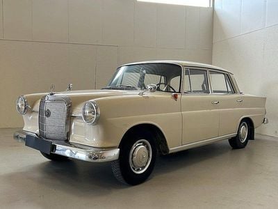 Vit Begagnad 1962 Mercedes 190 Sedan | 129 000 kr