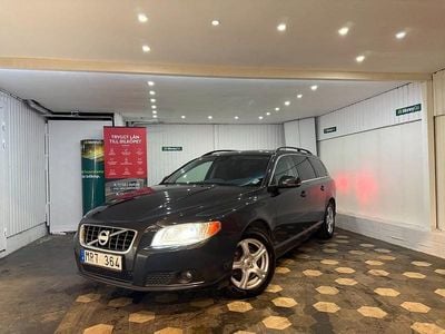 Begagnad Volvo V70 Momentum 180 HK (132 kW) 2011 Grå Kombi