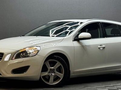 Vit Begagnad 2012 Volvo V60 Summum Kombi | 129 900 kr