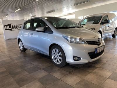 Begagnad Toyota Yaris Active 100 HK (73 kW) 2011 Silver Halvkombi