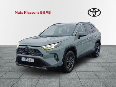 Grön Begagnad 2024 Toyota RAV4 Hybrid Executive SUV | 449 000 kr (Marknadspris)