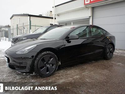 Svart Begagnad 2022 Tesla Model 3 Standard Range Sedan | 259 900 kr (Bra pris)