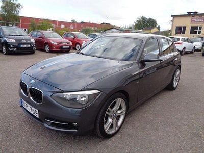 Begagnad BMW 118 Sport Line 143 HK (105 kW) 2011 Grå Halvkombi