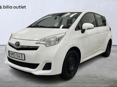 Begagnad Toyota Verso-S Multidrive S 99 HK (72 kW) 2013 Vit Minibuss