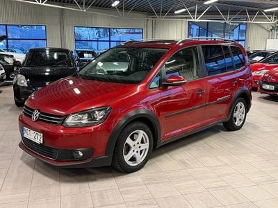 Röd Begagnad 2013 VW Touran Cross Minibuss | 69 900 kr (Superpris)