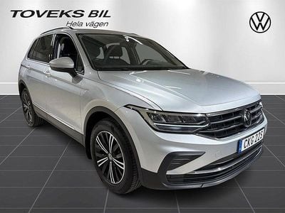 Reflex silver metallic Begagnad 2022 VW Tiguan SUV | 299 900 kr (Marknadspris)