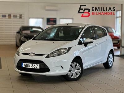 Begagnad Ford Fiesta Trend 82 HK (60 kW) 2009 Vit Halvkombi