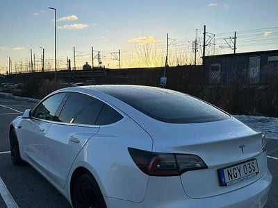 Begagnad 2019 Tesla Model 3 Standard Range Plus Sedan | 215 000 kr (Marknadspris)