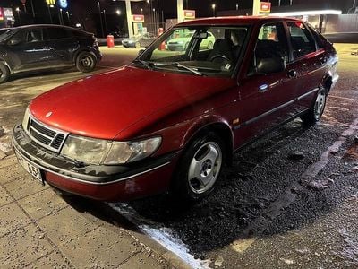 Begagnad Saab 900 131 HK (96 kW) 1997 Vinröd metallic