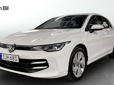Vit Begagnad 2024 VW Golf VIII Life Halvkombi | 289 900 kr (Bra pris)