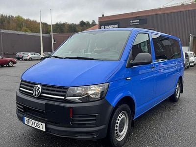 Blå Begagnad 2018 VW Caravelle Trendline Minibuss | 229 900 kr (Superpris)