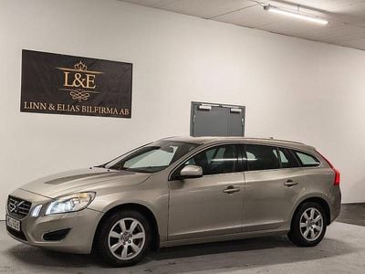 Ljusbrun Begagnad 2011 Volvo V60 Summum Kombi | 129 900 kr (Marknadspris)