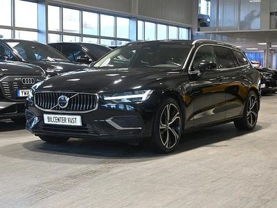 Svart Begagnad 2022 Volvo V60 Core Kombi | 289 000 kr (Marknadspris)