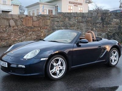 Mörkblå Begagnad 2005 Porsche Boxster Cab | 209 900 kr