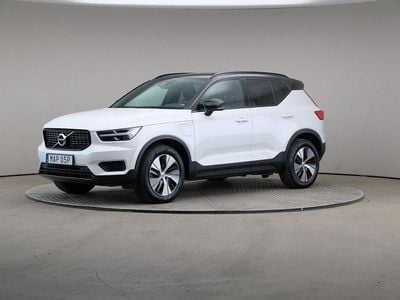 Vit Begagnad 2021 Volvo XC40 R-Design SUV | 335 000 kr (Marknadspris)