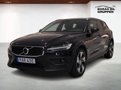 Svart Begagnad 2022 Volvo V60 CC Kombi | 259 000 kr (Superpris)