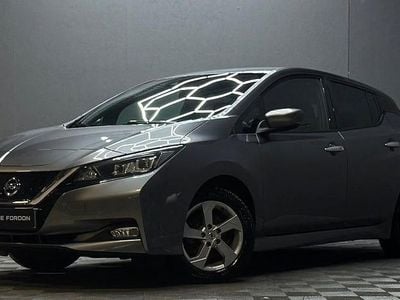 Begagnad Nissan Leaf N-Connecta 110 kW (150 HK) 2022 Grå Halvkombi
