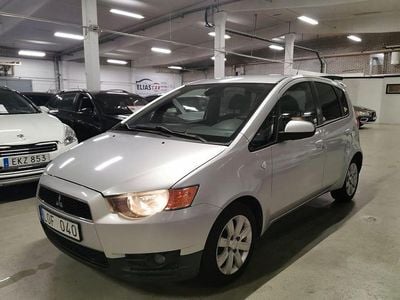 Begagnad Mitsubishi Colt 95 HK (69 kW) 2011 Silver Halvkombi