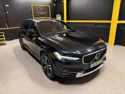 Svart Begagnad 2017 Volvo V90 CC Inscription Kombi | 319 990 kr (Marknadspris)