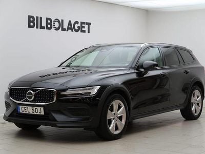 Svart Begagnad 2024 Volvo V60 CC Core Kombi | 399 800 kr (Marknadspris)
