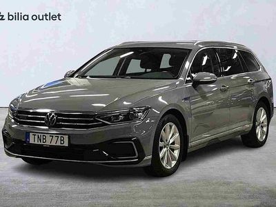 Grå Begagnad 2023 VW Passat GTE Kombi | 259 900 kr (Marknadspris)
