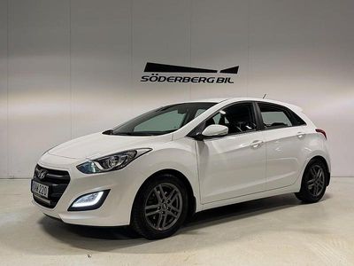 Vit Begagnad 2015 Hyundai i30 Comfort Halvkombi | 134 900 kr (Lite dyr)