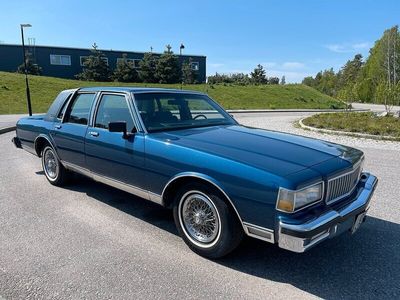 begagnad Chevrolet Caprice Classic Brougham 5.0 V8 TBI Toppskick