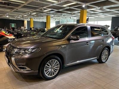 Begagnad Mitsubishi Outlander 224 HK (164 kW) 2020 Brun SUV
