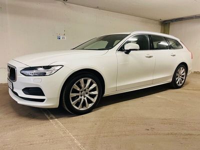 Vit Begagnad 2018 Volvo V90 Momentum Kombi | 219 000 kr (Marknadspris)