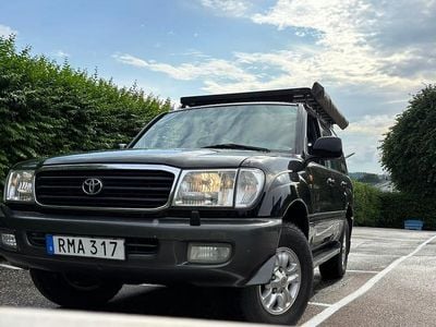 Svart Begagnad 2000 Toyota Land Cruiser Sedan | 279 000 kr