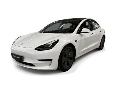 Vit Begagnad 2021 Tesla Model 3 Standard Range Plus Sedan | 273 900 kr (Marknadspris)