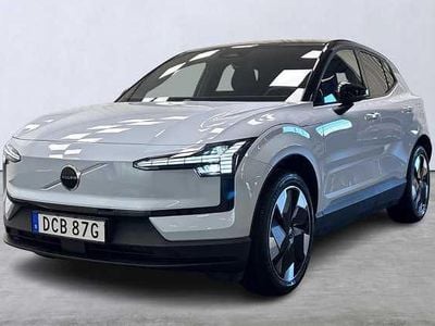 Ljusblå (blå) Ny 2025 Volvo EX30 Plus SUV | 389 900 kr (Marknadspris)