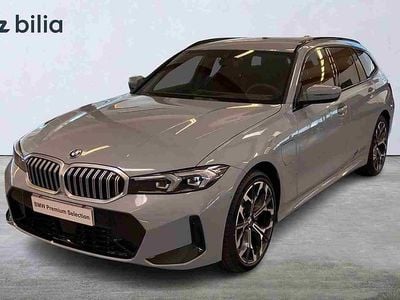 Grå Begagnad 2025 BMW 330e Shadowline Kombi | 548 600 kr
