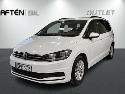 Pure white Begagnad 2015 VW Touran Minibuss | 124 800 kr (Marknadspris)