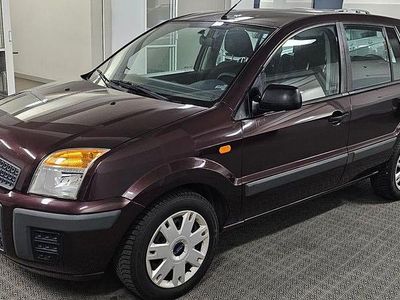 Begagnad Ford Fusion Style 101 HK (74 kW) 2010 Röd Halvkombi