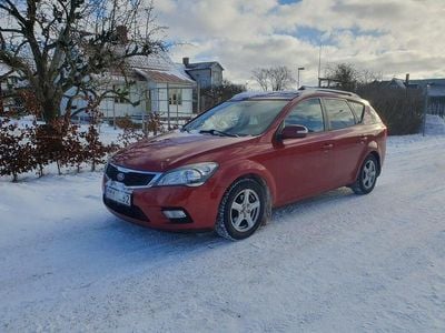 Begagnad Kia Ceed Sportswagon 115 HK (84 kW) 2010 Metalliclack Kombi