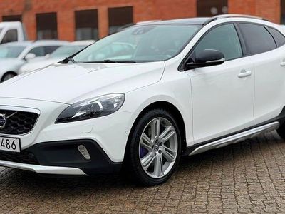 Begagnad Volvo V40 CC Summum 150 HK (110 kW) 2014 Vit Kombi