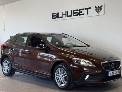 Brun Begagnad 2016 Volvo V40 CC Summum Kombi | 184 900 kr (Marknadspris)