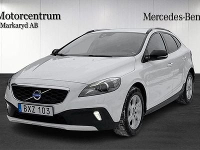 Begagnad Volvo V40 Momentum 114 HK (83 kW) 2014 Vit Halvkombi